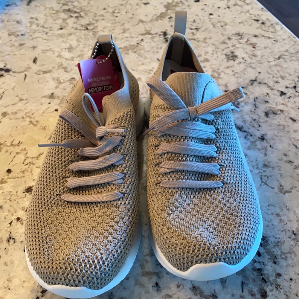 Sketchers Wide Fit Memory Foam